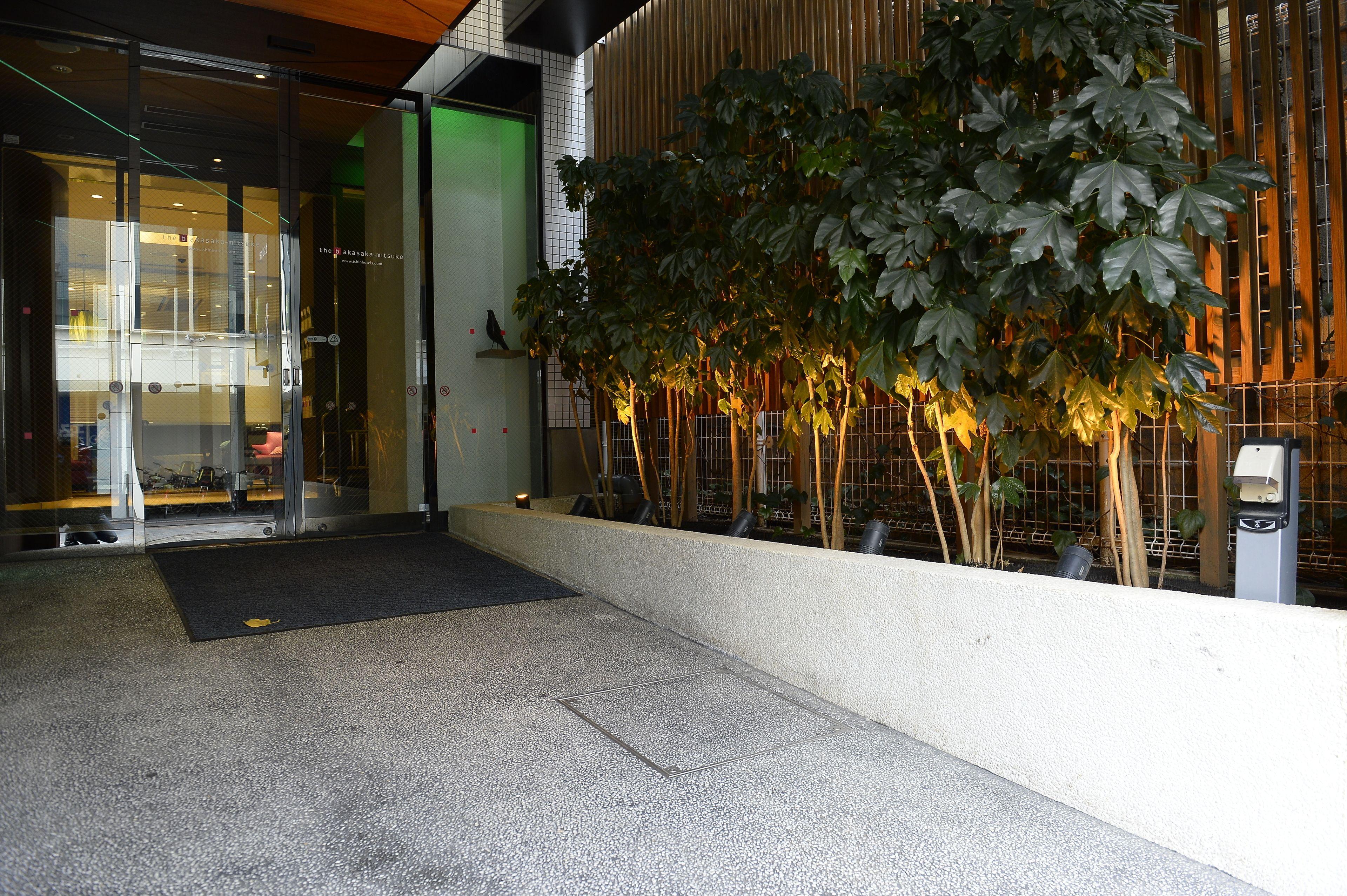 The B Akasaka-Mitsuke — Photos 3